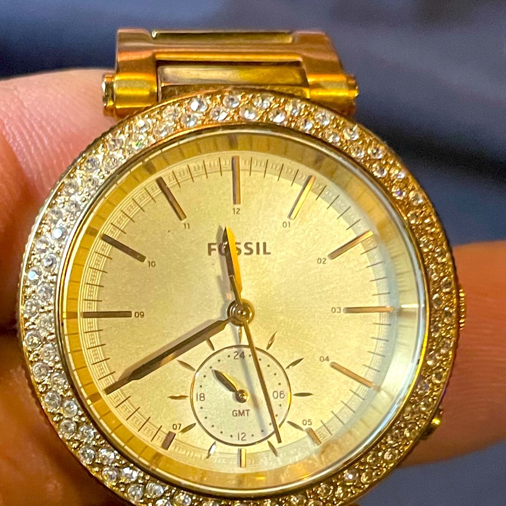 Fissile ladies fashion watch.